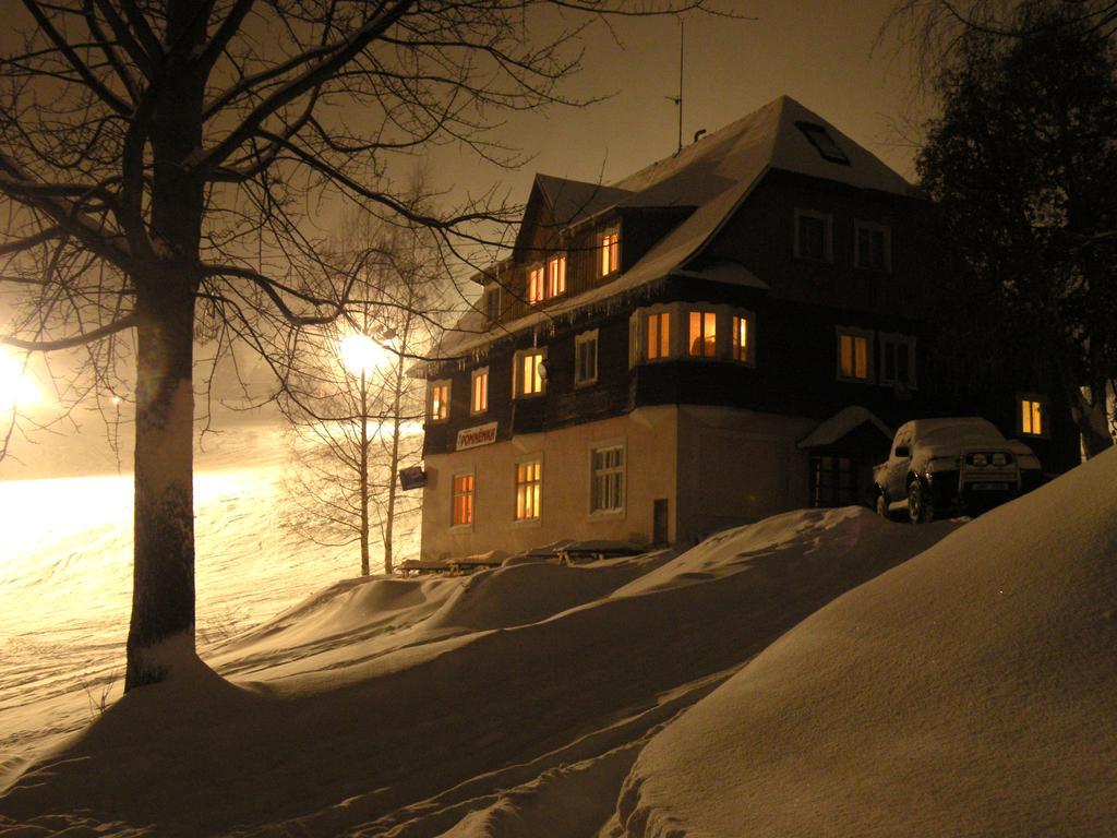 Pomnenka Hotell Pec pod Snezkou Exteriör bild
